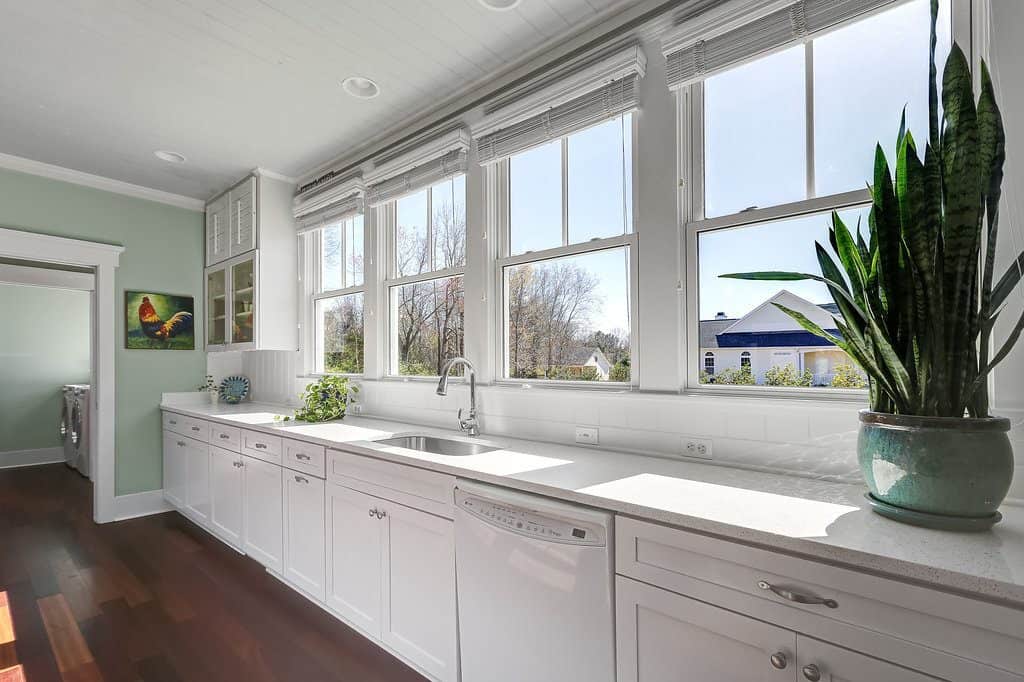 bright farmhouse kitchen