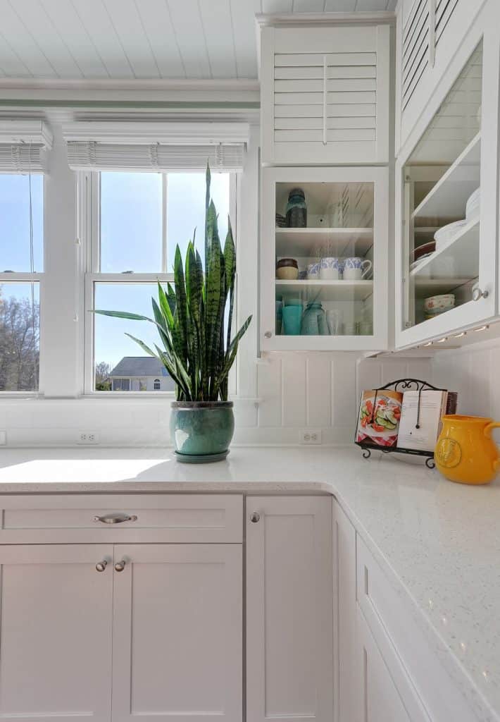 white farmhouse style kitchen