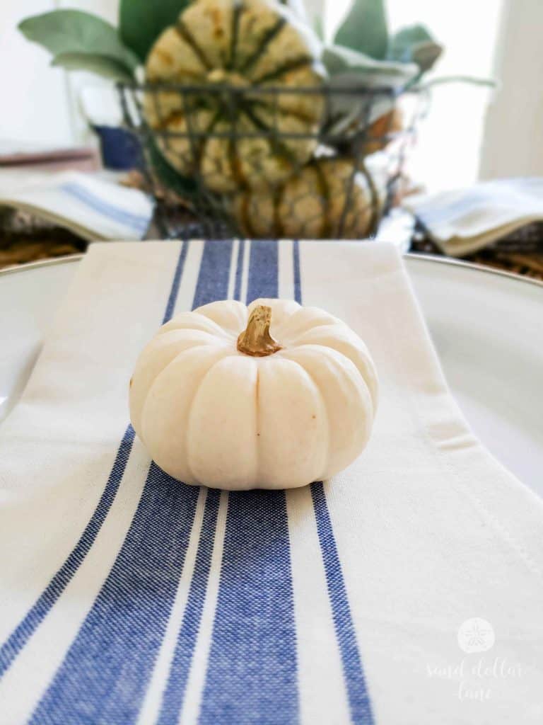 Simple Coastal Style Fall Dining Room - Sand Dollar Lane