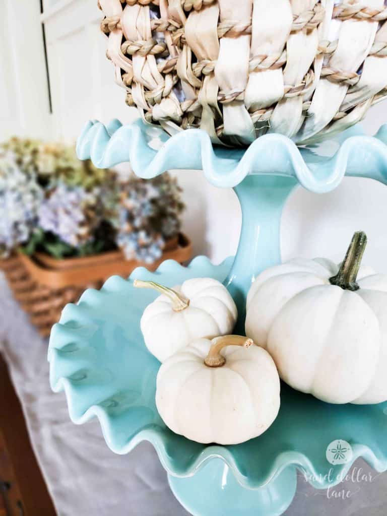 Simple Coastal Style Fall Dining Room - Sand Dollar Lane