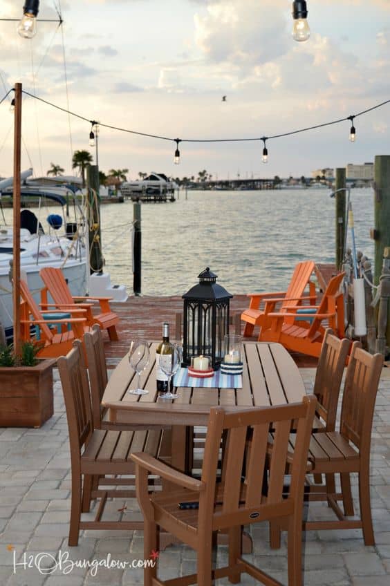 outdoor dining by water