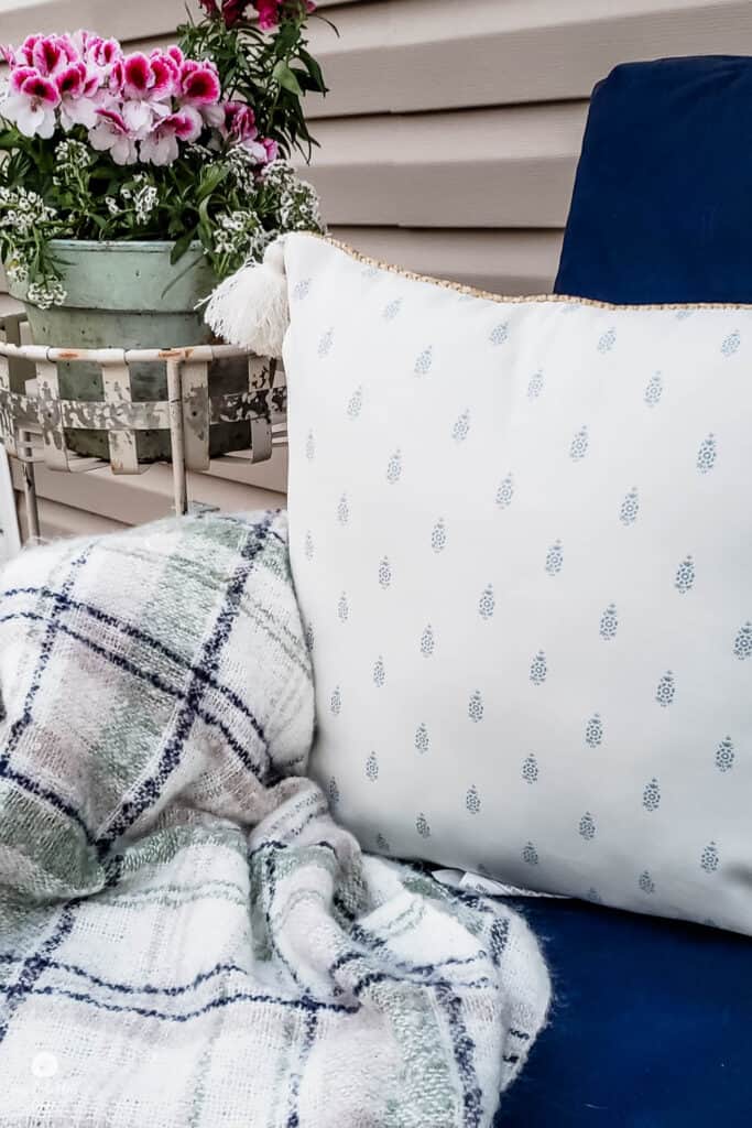 outdoor pillow and throw