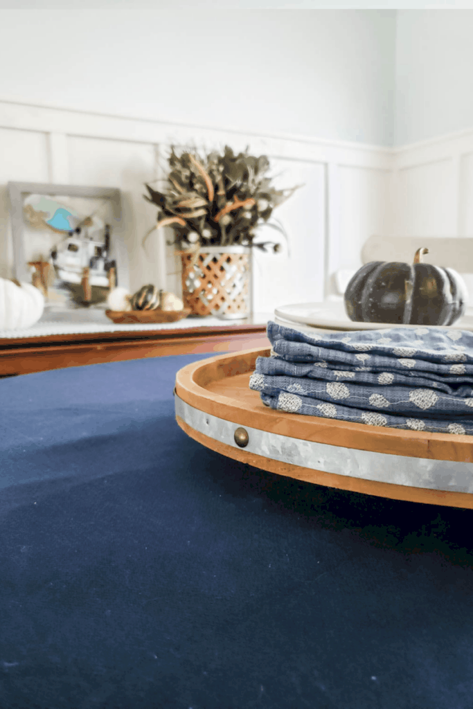 blue table cloth and napkins