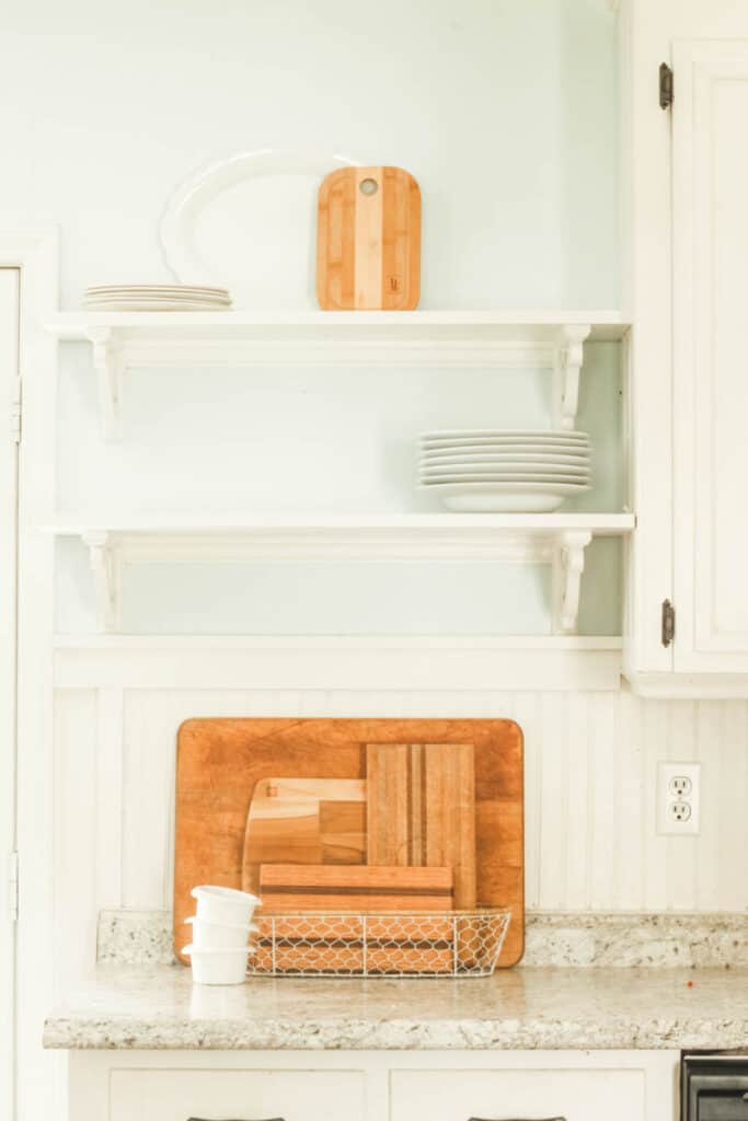 decorating open kitchen shelves