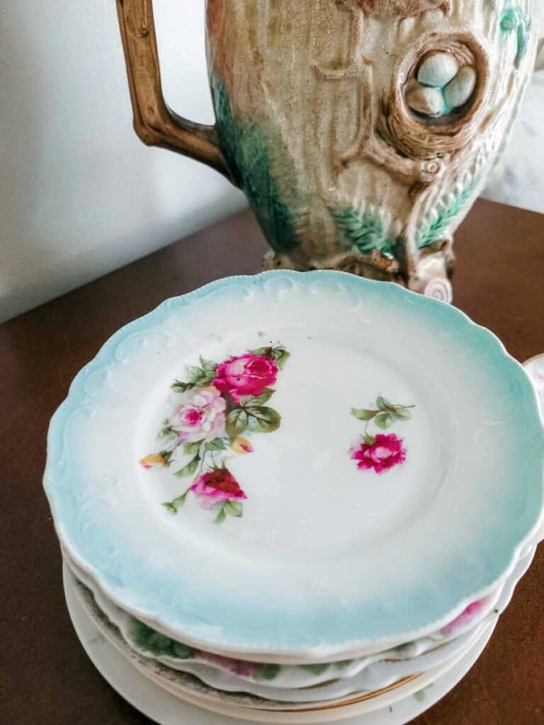 aqua trimmed saucer with pink roses