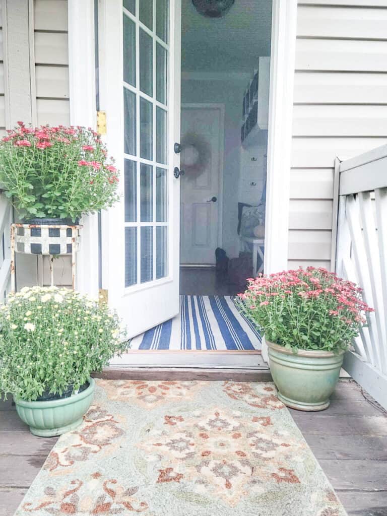 mums in entryway