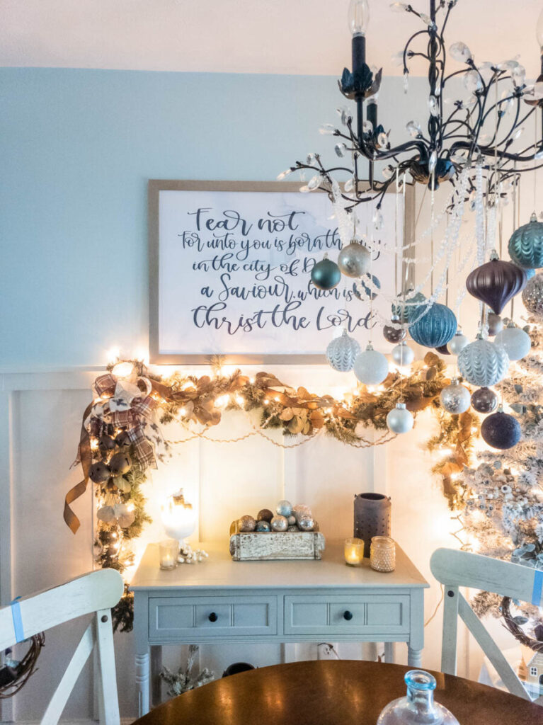 bleu white bronze Christmas dining room